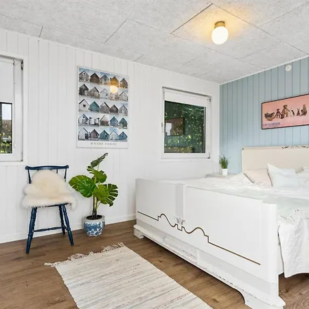 Fifi - 10m To The Fjord By Interhome