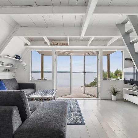 Fifi - 10m To The Fjord By Interhome *